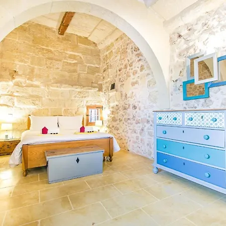 Authentic Country W/ Incredible Garden + Pool Вилла