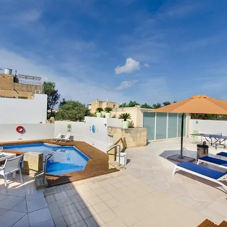 Authentic Country W/ Incredible Garden + Pool *